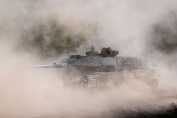 Bild vergr&ouml;&szlig;ern: Berlin und Paris erzielen Einigung zu deutscher Beteiligung an Panzerbauer KNDS