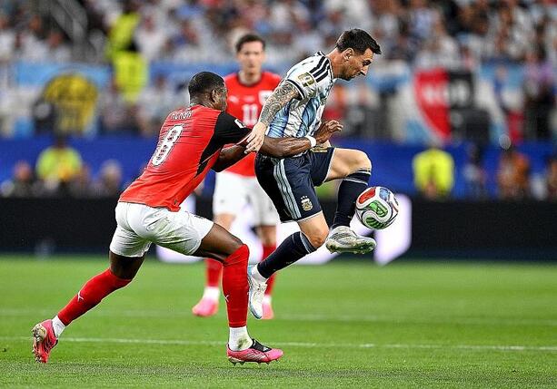 Bild vergr&ouml;&szlig;ern: Fußball-WM: Argentinien schlägt Österreich dank Messis Rekordtoren