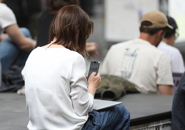 Bild vergr&ouml;&szlig;ern: Sozialethiker warnt vor mehr Einsamkeit durch KI-Chatbots