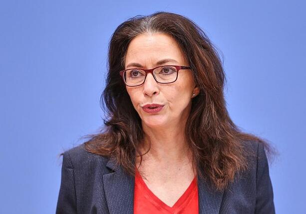 Bild vergr&ouml;&szlig;ern: DGB-Chefin Fahimi kritisiert Rentenkommission