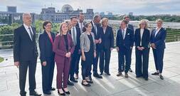 Bericht der Rentenkommission an Merz und Bas übergeben
