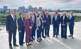 Bericht der Rentenkommission an Merz und Bas übergeben