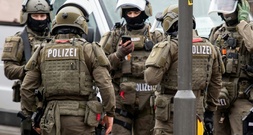 Mann übergießt sich in Rathaus mit brennbarer Flüssigkeit: 47-Jähriger festgenommen