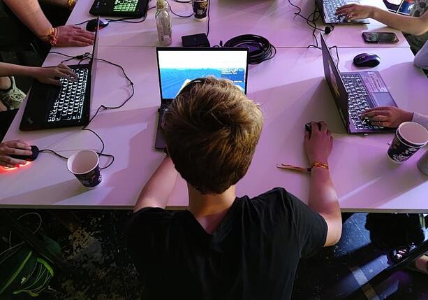 Bild vergr&ouml;&szlig;ern: Umfrage: Mehrheit für Social-Media-Verbot für Unter-16-Jährige
