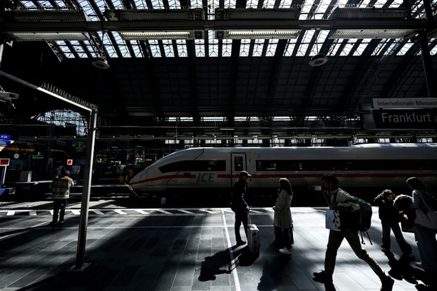 Bild vergr&ouml;&szlig;ern: Bahn: Zugverkehr nach bundesweiter Störung weitgehend reibungslos angelaufen