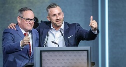 Foto mit erhobenem Arm: Rücktrittsforderungen an Sachsen-Anhalts AfD-Chef Reichardt