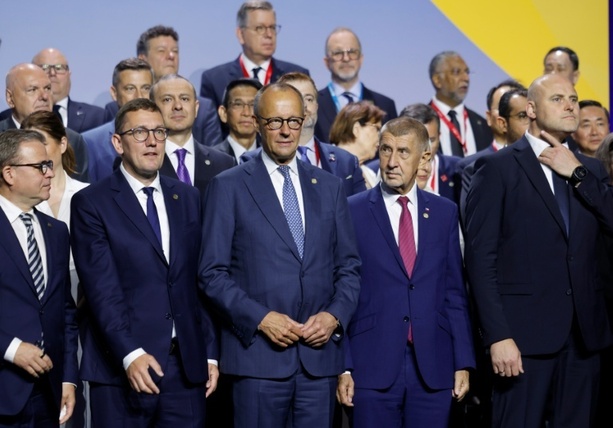 Bild vergr&ouml;&szlig;ern: Konferenz in Danzig: Werben um private Investoren für den Wiederaufbau der Ukraine