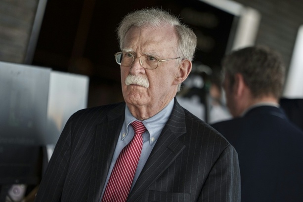 Bild vergr&ouml;&szlig;ern: Trumps Ex-Berater und Kritiker Bolton bekennt sich in Dokumentenaffäre schuldig