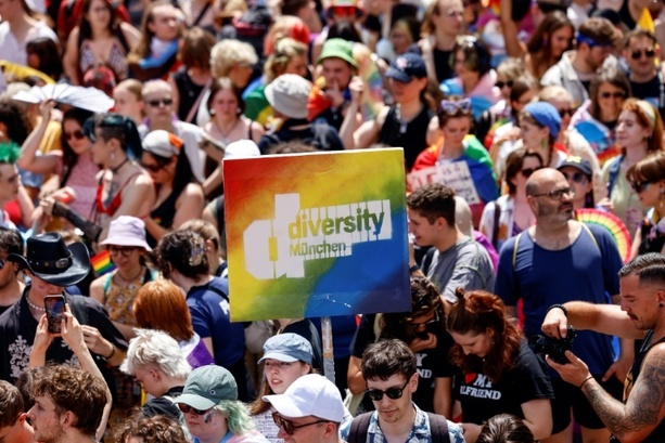 Bild vergr&ouml;&szlig;ern: Hunderttausende Menschen zu CSD-Demonstration in München erwartet