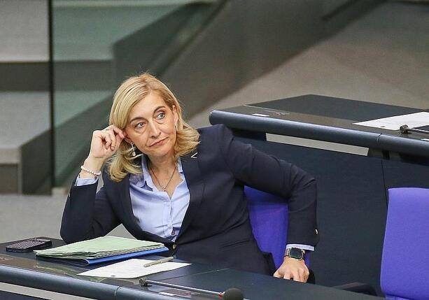 Bild vergr&ouml;&szlig;ern: Warken verteidigt Sparvorschläge für Pflegeversicherung