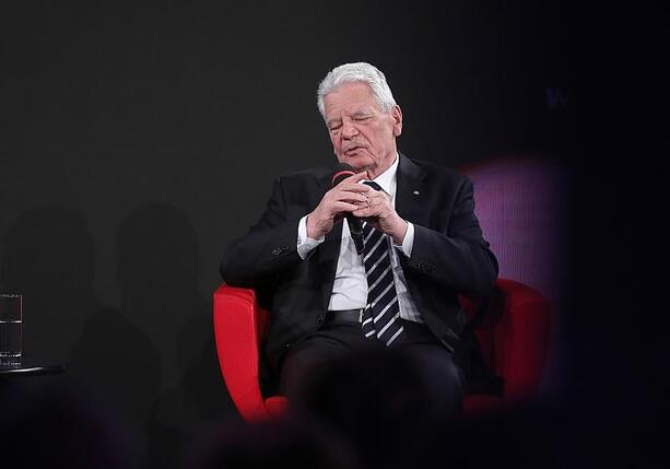 Bild vergr&ouml;&szlig;ern: Gauck fordert entschlossene Reformen von Bundesregierung
