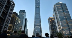 Kleinflugzeug in Hochhaus in Peking gekracht: Pilot tot und 13 Menschen verletzt