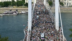 Zehntausende Menschen feiern Versammlungsfreiheit bei Pride Parade in Budapest