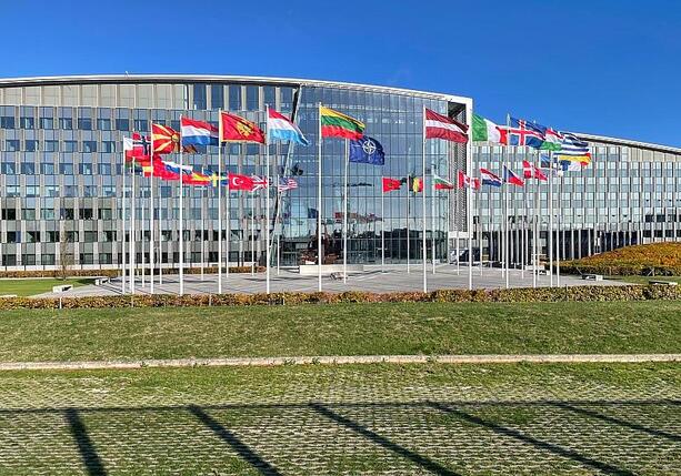 Bild vergr&ouml;&szlig;ern: Stoltenberg mahnt Nato vor Gipfel zu Einigkeit