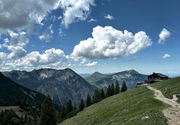 Bild vergr&ouml;&szlig;ern: Bayern: Bergwanderer stirbt bei Tour in den Alpen