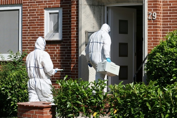 Bild vergr&ouml;&szlig;ern: Polizei nennt Schusswaffenangriff mit sechs Toten in Stade Familientragödie