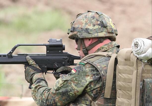 Bild vergr&ouml;&szlig;ern: Bundeswehr verstärkt Präsenz an Schulen