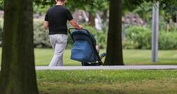 Schnitzer unterstützt mehr Vätermonate beim Elterngeld