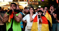 Frust über deutsches WM-Aus: Fan zerstört Fernseher vor Bar in Bremerhaven