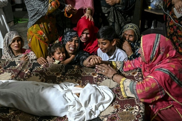 Bild vergr&ouml;&szlig;ern: 14 Kinder sterben bei Einsturz von Gebäudedach in Pakistan