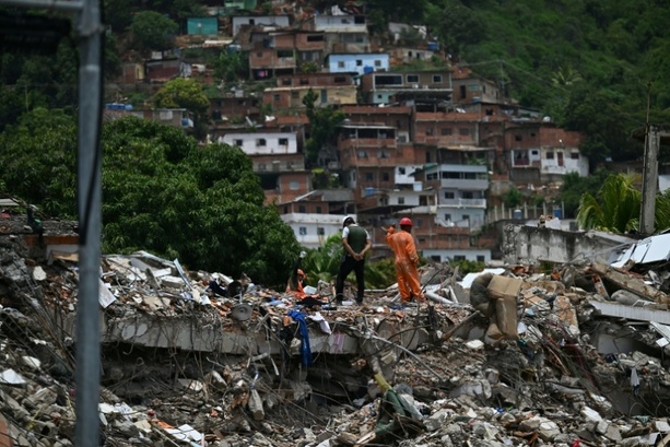 Bild vergr&ouml;&szlig;ern: Dreijähriger sechs Tage nach Erdbeben in Venezuela gerettet