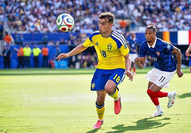 Bild vergr&ouml;&szlig;ern: Fußball-WM: Frankreich gewinnt souverän gegen Schweden