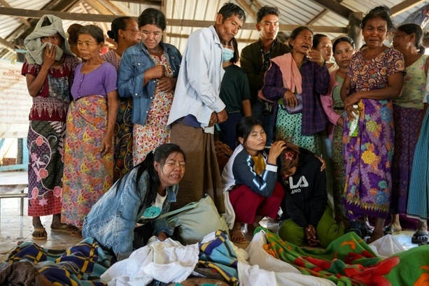 Bild vergr&ouml;&szlig;ern: NGO: Mehr als 100.000 Tote seit Putsch in Myanmar