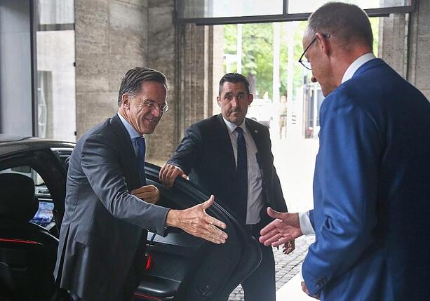 Bild vergr&ouml;&szlig;ern: Nato-Generalsekretär zu Gast im Bundeskabinett