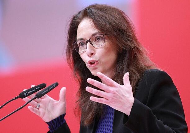 Bild vergr&ouml;&szlig;ern: Fahimi verteidigt Rolle der Gewerkschaften in Reformdebatte