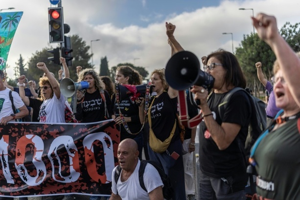 Bild vergr&ouml;&szlig;ern: Gedenken und Proteste in Israel tausend Tage nach dem 7. Oktober 2023