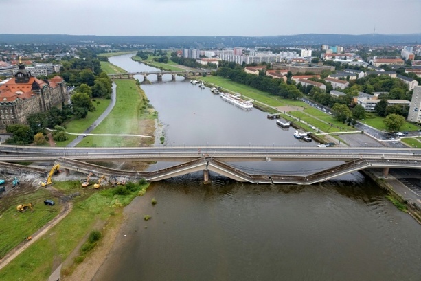 Bild vergr&ouml;&szlig;ern: Eingestürzte Carolabrücke in Dresden: Staatsanwaltschaft stellt Ermittlungen ein