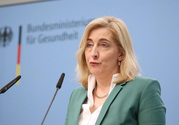 Bild vergr&ouml;&szlig;ern: Warken plant Krisenhotline in Suizidpräventionsgesetz