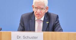 Zentralratspräsident Schuster skeptisch bei AfD-Verbot