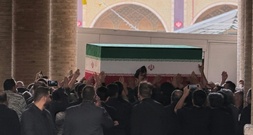 Massenandrang zu Beginn der Trauerfeiern für Chamenei im Iran
