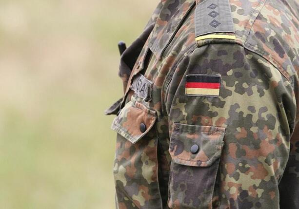 Bild vergr&ouml;&szlig;ern: Hunderte Soldaten wechseln in Rüstungsindustrie