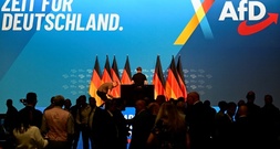 AfD-Parteitag in Erfurt beginnt - massive Gegenproteste