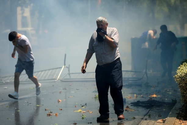 Bild vergr&ouml;&szlig;ern: Albanien: Menschenrechtler kritisieren Polizeigewalt bei Protesten