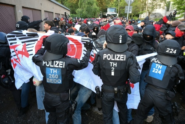 Bild vergr&ouml;&szlig;ern: Anti-AfD-Proteste in Erfurt: Positive Polizeibilanz - Bündnis verteidigt Blockaden
