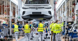 Industrie erhält im Mai nach deutlichem Minus wieder etwas mehr Aufträge