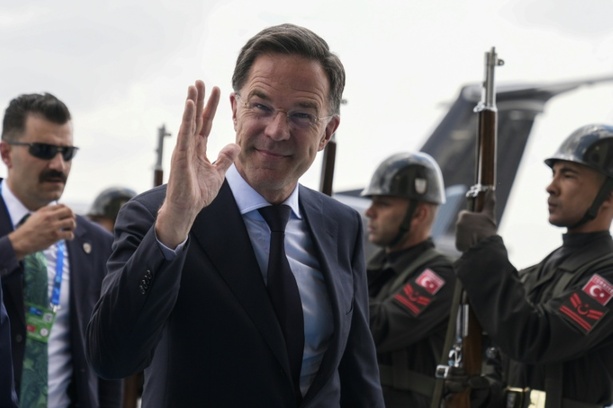 Bild vergr&ouml;&szlig;ern: Nato-Gipfel in Ankara beginnt im Zeichen transatlantischer Spannungen