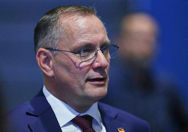Bild vergr&ouml;&szlig;ern: Chrupalla nennt Pistorius Kriegsminister