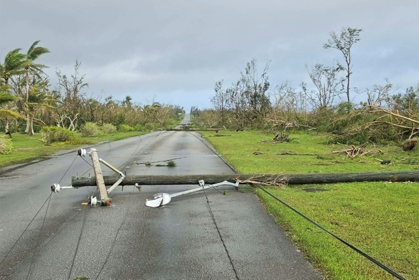 Bild vergr&ouml;&szlig;ern: Nach Durchzug von Supertaifun Bavizehntausende in US-Pazifikgebieten ohne Strom