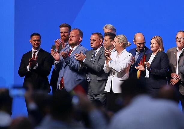 Bild vergr&ouml;&szlig;ern: AfD bleibt in Forsa-Umfrage stärkste Kraft