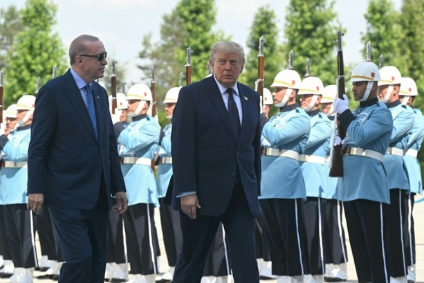 Bild vergr&ouml;&szlig;ern: Trump schimpft in Ankara auf die Nato - Verbündete kündigen Rüstungsgeschäfte an