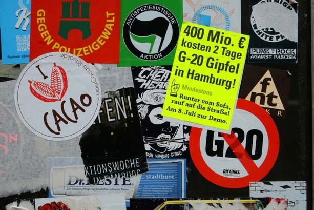 Bild vergr&ouml;&szlig;ern: Gewalt gegen Demonstrant bei Hamburger G20-Gipfel 2017: Geldstrafen für Polizisten