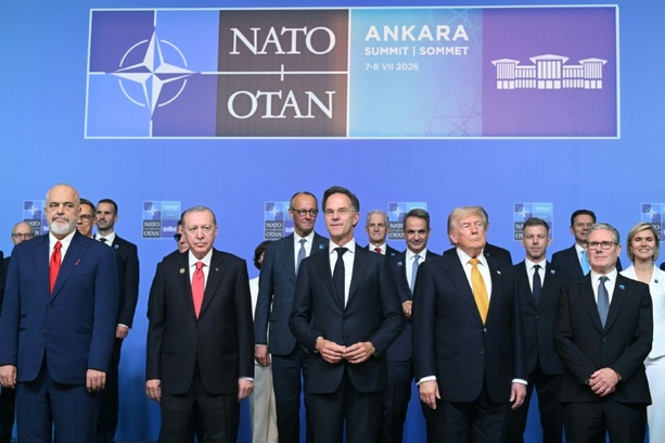 Bild vergr&ouml;&szlig;ern: Starmer: Erdogan hat jedem Teilnehmer des Nato-Gipfels eine Pistole geschenkt
