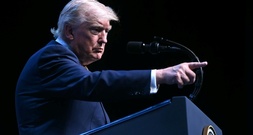 Auf Trumps Befehl: US-Streitkräfte greifen erneut iranische Ziele an