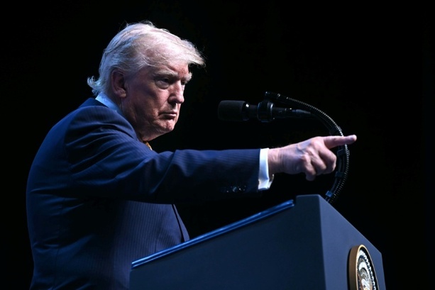 Bild vergr&ouml;&szlig;ern: Auf Trumps Befehl: US-Streitkräfte greifen erneut iranische Ziele an