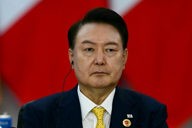 Bild vergr&ouml;&szlig;ern: Oberstes Gericht Südkoreas bestätigt Haftstrafe gegen Ex-Präsident Yoon