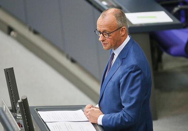 Bild vergr&ouml;&szlig;ern: Merz verkündet Einigung bei Tomahawk-Kauf